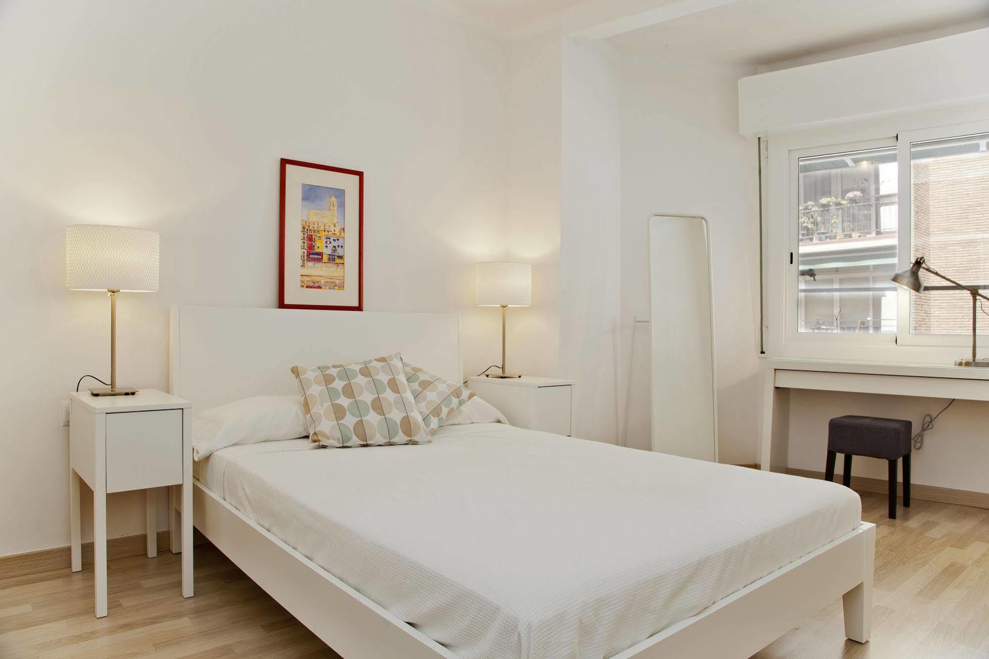 Flateli Roger Apartment Barcelona