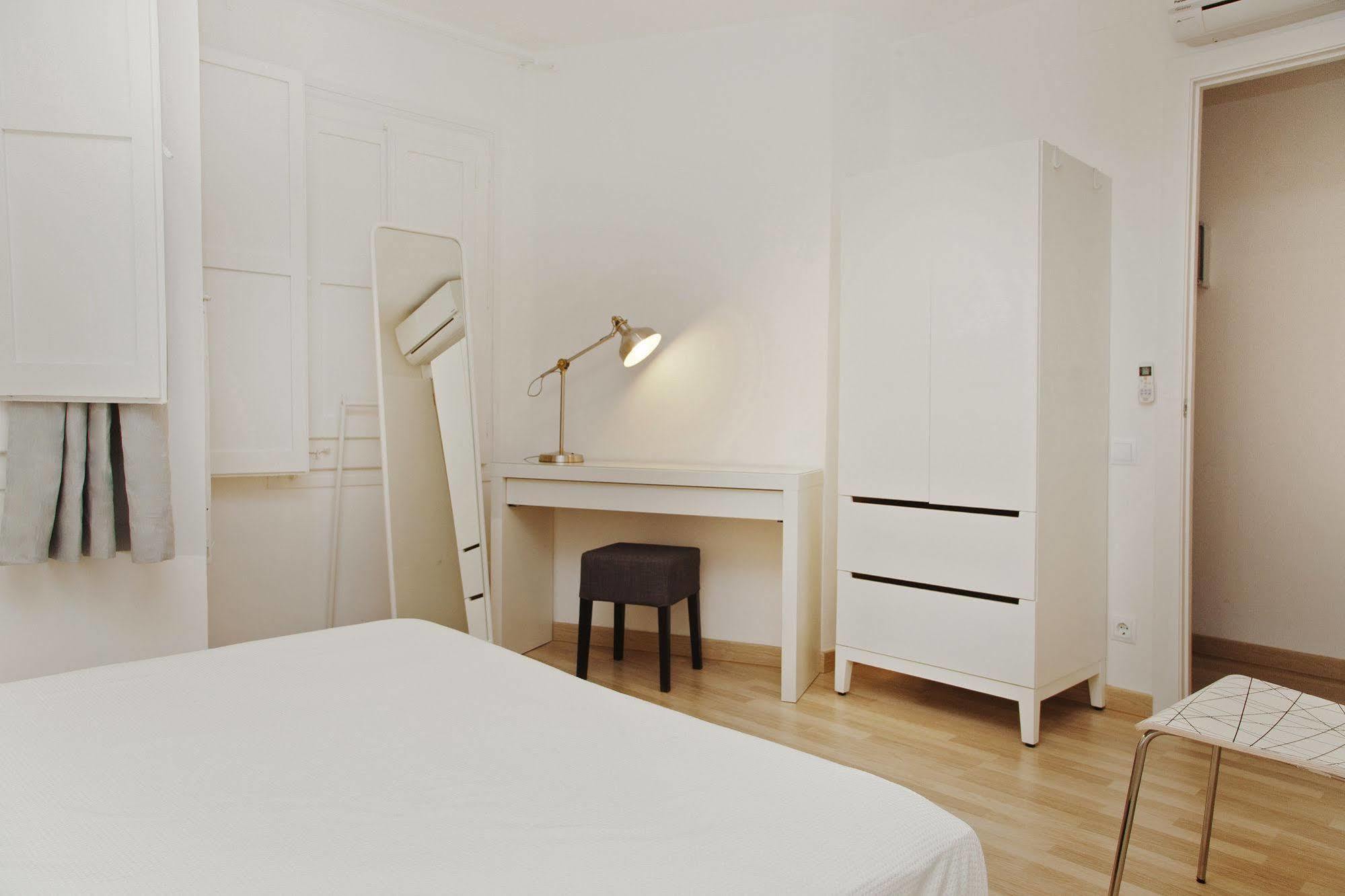 Flateli Roger Apartment Barcelona